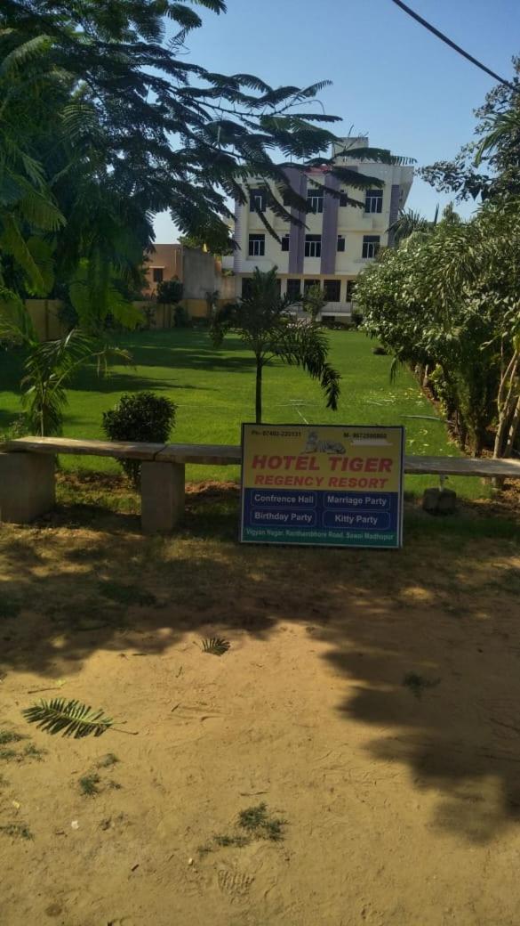 Hotel Tiger Regency Resort ซาวาย มาโดปูร์ ภายนอก รูปภาพ